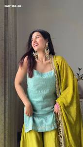 Ensemble prêt-à-porter haut et dupatta en soie Chinon de créateur, avec broderie de fils à paillettes, sans manches, coupe élastique, fournisseur indien - Product Image 3