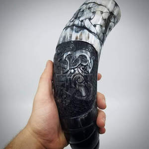 Taza de cerveza nórdica tallada de alta demanda, taza segura para alimentos con soporte de cuerno, sin fugas, amor y estilo náutico - Product Image 1