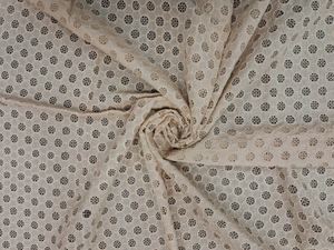 Tissu brodé ajouré en coton blanc de qualité supérieure (motif cercle ajouré Jaali sur toute la surface) – Matière douce et respirante pour robe d'été - Product Image 2