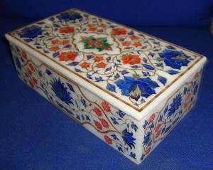 งานฝีมือดอกอาลาสเตอร์สีขาวฝังดอกไม้ที่ซับซ้อนการออกแบบดอกไม้ที่มีพื้นผิวเรียบและมันวาวกล่องของขวัญวันวาเลนไทน์ - Product Image 6