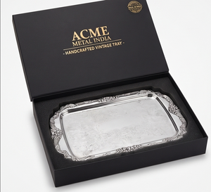 Plateau de service de luxe en aluminium poli avec bordure gravée, design élégant, style vintage, pour usage résidentiel et mariages - Product Image 5