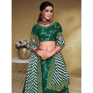 Adorable Lehenga Choli en soie brodée verte avec Dupatta - Product Image 4