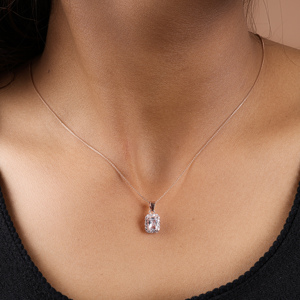 Collier pendentif élégant en or rose plaqué avec halo de zircon cubique taille émeraude, bijou tendance pour femme, cadeau d'anniversaire - Product Image 4