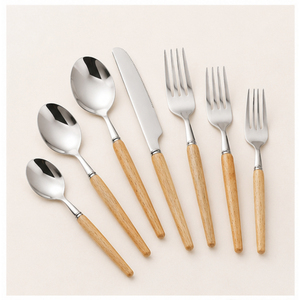 Ensemble de couverts modernes en acier inoxydable avec manches en bois naturel, finition polie miroir, pour la restauration - Product Image 1