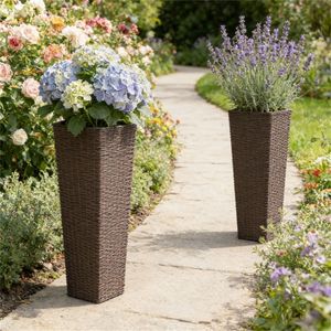 Maceta y jardinera de plástico marrón para uso en interiores y exteriores - Product Image 1