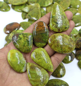 2025ลดกระหน่ำผลึกโอปอลอัญมณีสีเขียวขัดเงาตามธรรมชาติสำหรับเครื่องประดับสร้อยคอจี้ - Product Image 1