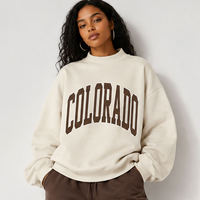 Sweat-shirt bleu foncé à contour blanc Colorado Arch, col court, poignets et ourlet côtelés bleus, coupe ample, manches longues, marque privée