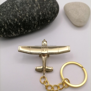 Llavero de Avión Vintage Hecho a Mano en Latón Sólido, Impermeable, Personalizable, para Regalo - Product Image 5