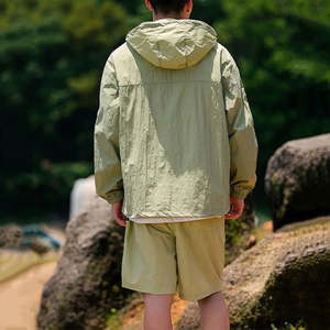 Conjunto de Chaqueta y Pantalones Cortos de Moda al por Mayor, Traje Deportivo Personalizado, Chaqueta Cortavientos, Pantalones Deportivos de Nailon para Hombre - Product Image 2