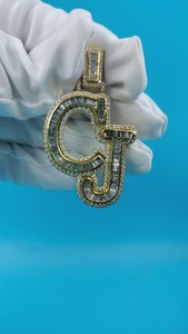 Colgante de Lujo Hip Hop con Letra Inicial Personalizada de Moissanita VVS Certificada, Diseño Iced, en Plata de Ley 925 - Product Image 2