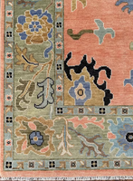 Tapis Premium Peach Oushak noué à la main en laine/soie, bordure vert sauge, motif floral traditionnel, adapté aux animaux domestiques, antidérapant, à poils ras 1