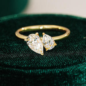 Bague de luxe exclusive à double pierre en diamant de laboratoire taille poire, ton or, élégante et minimaliste, bijoux de mariée pour femme - Product Image 1