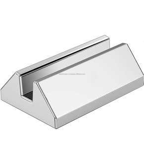 Collègues ou entrepreneurs. Le porte-cartes de visite est fait à la main et en métal pour une durabilité - Product Image 4