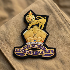 Parche Bordado de Encaje del Cuerpo de Provost de Canadá, Insignia Cosida con Pin de Seguridad para Prendas - Product Image 1