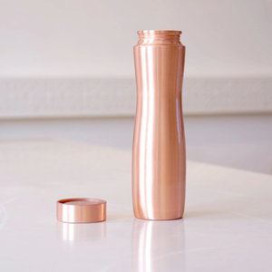 ขวดน้ำกีฬา FAIZA CRAFT พรีเมียม ทำมือ ดีไซน์ทันสมัย ทองแดงบริสุทธิ์ 99% ใช้ซ้ำได้ ขนาด 500 มล. ปากกว้าง เป็นมิตรกับสิ่งแวดล้อม ป้องกันการรั่วซึม - Product Image 4