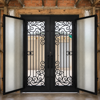 Sécurisez l'entrée de votre maison de luxe avec de magnifiques portes en fer sur mesure, des portes métalliques élégantes et des portes résidentielles en acier robustes.