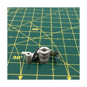 XD1549351 ENFIL D'AIGUILLE PIÈCES DE MACHINE À COUDRE DOMESTIQUE MÉNAGÈRE FABRIQUÉ À TAIWAN - Product Image 1