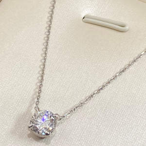 Collar con Colgante de Diamante Cultivado en Laboratorio, Corte Brillante, Color DEF, Claridad VVS/VS, en Oro, Oro Rosa, Oro Blanco o Plata, con Cadena, en Set de Regalo - Product Image 1