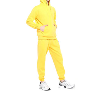 Ensemble de survêtement jaune à capuche pour homme, manches longues, couleur unie, sweat-shirt et pantalon décontractés avec poches latérales, coupe classique, pour l'automne - Product Image 1