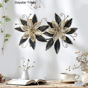 Sculpture murale moderne abstraite florale en métal Daystar Trade, décoration murale pour la maison, art mural pour le salon, 2 pièces - Product Image 1