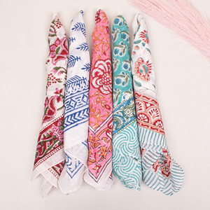 Pañuelo/bandana ecológico de primera calidad, accesorio de moda con estampado a bloques de primera calidad. - Product Image 1