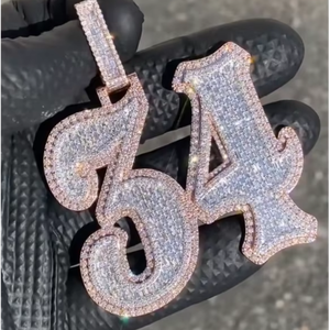 Pendentif numéro personnalisé en moissanite baguette VVS, testée au diamant, avec chaîne cubaine - Product Image 1