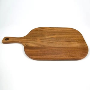 Planche à découper rectangulaire en bois naturel avec poignée intégrée et trou de suspension, écologique, passe au lave-vaisselle, REHMAN CRAFT - Product Image 4