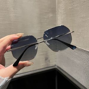 แว่นกันแดดทรงใหม่ปี 2025 สำหรับผู้ชาย เพิ่มความกว้างสำหรับใบหน้ากว้าง แว่นกันแดดบางใสป้องกันแสงแดด แว่นตาขับรถกรอบโลหะ - Product Image 5