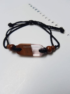 Pulseras de joyería vintage 2024, pulsera de madera y resina con dijes para unisex, cuentas negras transparentes UCI, brazaletes navideños, bonitos y económicos - Product Image 4