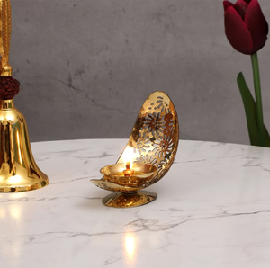 Soporte de latón cuadrado para linterna de cristal Akhand Jyoti Diya para el templo del hogar, Puja sagrada, disponible a precios de mayorista. - Product Image 2