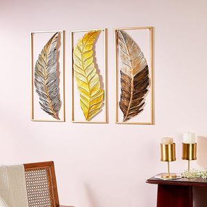 Juego de 3 Cuadros Decorativos Modernos con Plumas Doradas, Arte de Pared en Metal, Adornos Colgantes Florales y Botánicos - Product Image 1