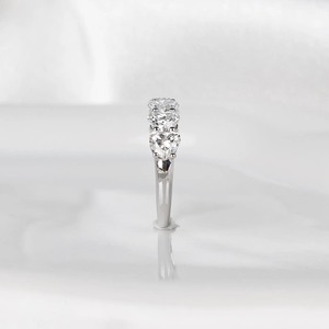Anillo de Diamante Cultivado en Laboratorio con Corte Corazón de 1.90 Quilates, Banda de Media Eternidad en Oro Blanco de 14K, Anillo de Boda Apilable para Mujer - Product Image 5