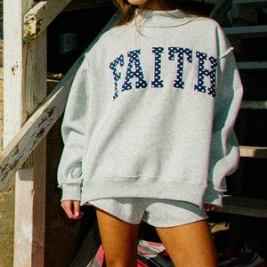 Sudadera de punto con logotipo personalizado al por mayor, bordado de cristal, para mujer, de manga larga, cuello redondo, estilo oversize, para otoño e invierno - Product Image 1