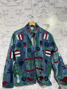 Veste en velours à col montant avec broderie florale faite à la main, manches longues, manteau d'automne pour femme, style chic prairie, vente en gros de vestes Sujani - Product Image 1