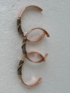 Bracelet manchette en cuivre fait main avec détail en fil torsadé, ajustable, bijou artisanal en métal pour la mode - Product Image 5