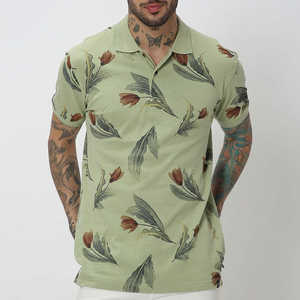 Polo para Hombre con Estampado Floral de Tulipanes en Verde Salvia, Diseño Artístico Botánico 2026, Manga Corta, Corte Entallado, Prenda Premium para Ocio de Verano - Product Image 1