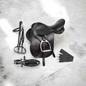 Selle de dressage pour cheval en cuir et bois de qualité supérieure |   Siège équestre Softy en métal nickelé pour l'équitation anglaise |   Logo personnalisé en couleur pour sentier - Product Image 5