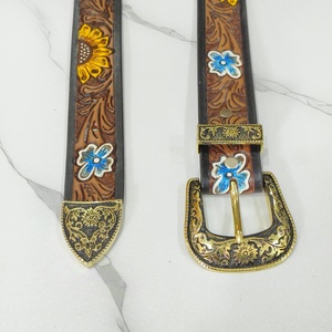 Ceinture décontractée pour homme en cuir véritable de haute qualité, personnalisée avec des rivets et des clous plaqués or de qualité supérieure, boucle florale lourde - Product Image 2
