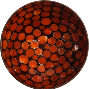 Bol en coquille de noix de coco avec un design gravé complexe, fabrication éco-responsable, finition lisse et polie pour cuisines - Product Image 2