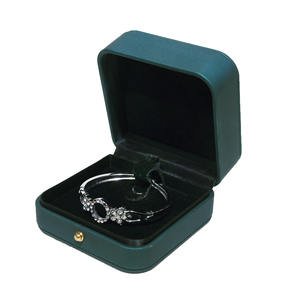 Boîte organisatrice de bracelets rectangulaire en cuir PU avec bords arrondis et intérieur en velours 90x90x50mm - Product Image 5