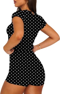 Ensemble de yoga deux pièces : haut court à col rond et short taille haute à pois, respirant, extensible et sans coutures - Product Image 3