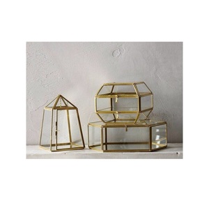 Boîte à bijoux de luxe en métal et verre avec base souple pour protéger la collection de bijoux précieux - Product Image 1