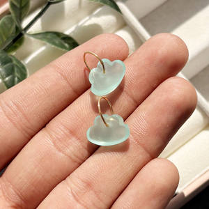 จี้หินอะคาเซโดนีสีฟ้าขัดเงาทำมือ พร้อมห่วงทองสำหรับสร้อยคอและสร้อยข้อมือ - Product Image 5