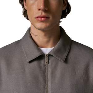 Chaqueta de Lana Mezclada para Hombre en Gris con Cierre de Cremallera, Diseño Elegante y Tela de Alta Calidad para un Estilo Moderno y Comodidad - Product Image 4
