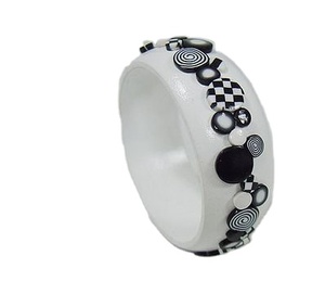 Fashion Geometric Pattern Resin <b>Bangle</b> <b>Bracelet</b> Unisex Stylish <b>Bangle</b> Trendy Design Acrylic Jewelry White Black Fancy Party - Product Image 1