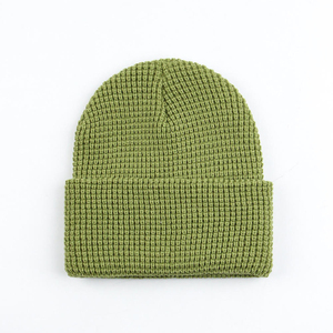 Gorro de Punto Verde Unisex, Gorro Casual de Invierno de Color Sólido, 100% Acrílico, Diseño con Puño para Adultos - Product Image 1