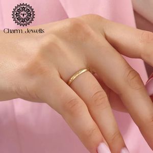 Bague de fiançailles Charm Jewells en or 18 carats plaqué or avec moissanite, coupe coussin classique pour femme, sertie à griffes, motif végétal - Product Image 2