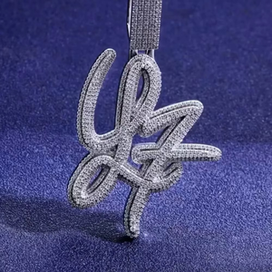 จี้เงินแท้ 925 คุณภาพสูง ผลิตตามสั่ง ประดับเพชรโมอิสซาไนต์ สำหรับผู้ชาย ระดับความใส VVS ชุบโรเดียม พร้อมสลักชื่อหรือตัวอักษร ดีไซน์เก๋สำหรับงานปาร์ตี้ - Product Image 5