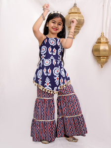 ชุดเสื้อแขนกุดผ้าฝ้ายทอพิมพ์ลายแบบนามธรรม Titrit และกางเกง Sharara - สีฟ้า - Product Image 1