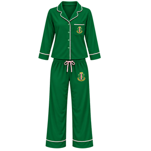 Conjunto de Pijama de Dos Piezas Verde para Mujer con Ribete Rosa en Contraste, Logotipo 1908 Bordado, Top con Cuello y Botones al Frente - Product Image 1
